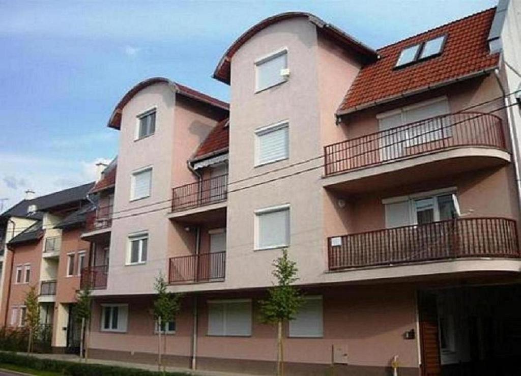 Major Street Apartman Daire Hajdúszoboszló Dış mekan fotoğraf